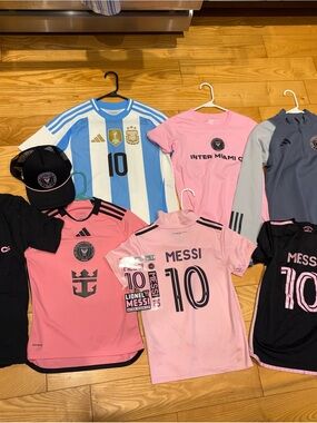 Inter Miami Kids' Pink Messi #10 Short Sleeve Soccer Jerseys hat and stickers